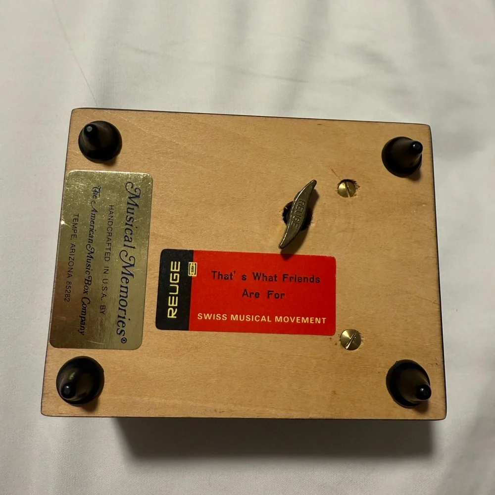 Reuge “That’s What Friends Are For” Swiss music box - visible movement